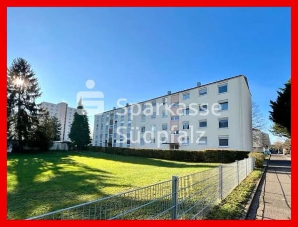Immobilie in Landau in der Pfalz - Gut geschnittene 4-Zimmerwohnung mit Balkon und Gestaltungspotenzial - Bild 0