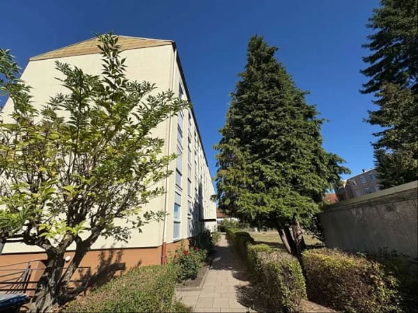 Immobilie in Landau in der Pfalz - Gut geschnittene 4-Zimmerwohnung mit Balkon und Gestaltungspotenzial - Bild 2