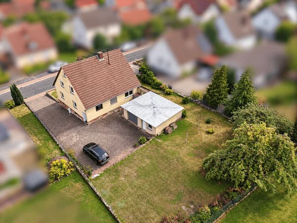 Immobilie in Schollbrunn - Ankommen. Wohlfühlen. Bleiben. - Einfamilienhaus mit viel Platz, Garten und Garage in Schollbrunn - Bild 0