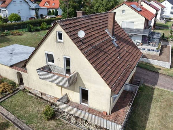 Immobilie in Schollbrunn - Ankommen. Wohlfühlen. Bleiben. - Einfamilienhaus mit viel Platz, Garten und Garage in Schollbrunn - Bild 3