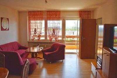 Immobilie in Neubulach - Gepflegte 2,5 Zi.- Wohnung in 75387 Neubulach mit TG - Stellplatz, ruhige Ortsrandlage - Bild 1