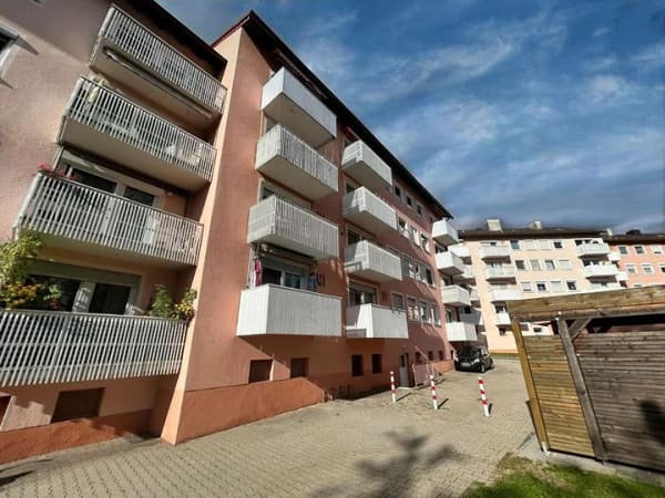 Immobilie in Schwandorf - Vermietete Eigentumswohnung mit Balkon in zentraler Lage - Bild 1