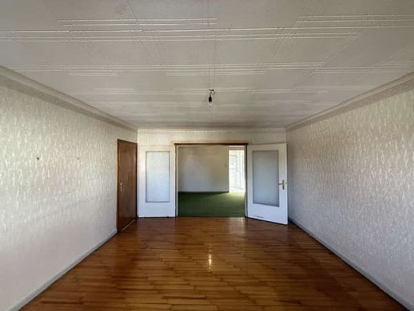 Immobilie in Lebach - Einfamilienhaus mit  großzügiger Garage und vielseitigem Platzangebot in Lebach- Niedersaubach - Bild 2