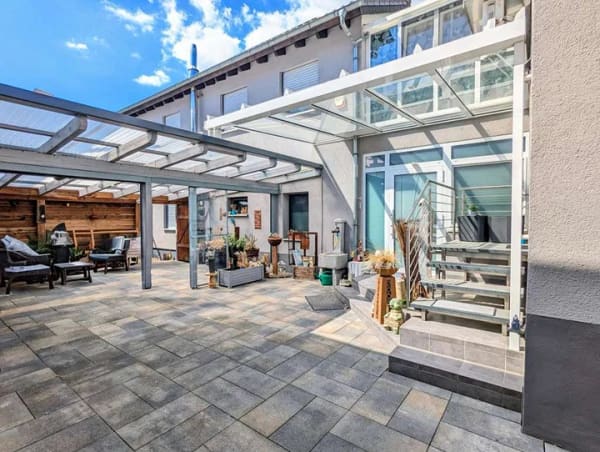 Immobilie in Haßloch - Einzigartiges Hofhaus mit Pool und modernster Haustechnik - Bild 1