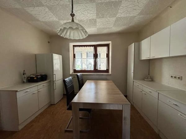 Immobilie in Eppelborn - Freistehendes Einfamilienhaus mit schönem Garten  - Bild 2