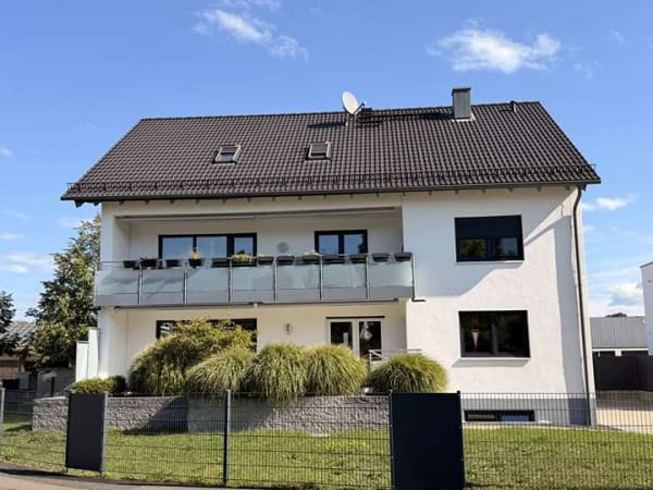 Immobilie in Poxdorf - Außergewöhnliches Mehrgenerationenhaus. Hochwertig saniert und flexibel nutzbar. Provisionsfrei.  - Bild 1