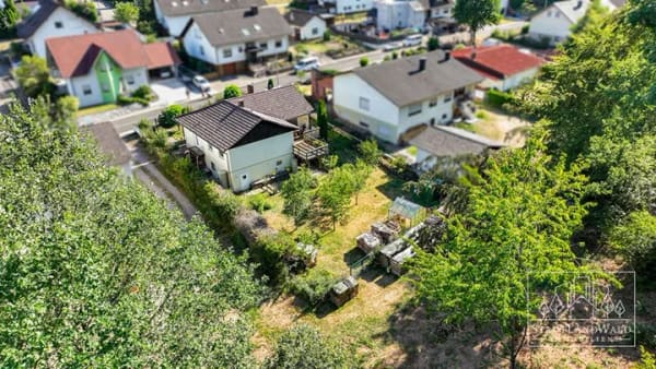 Immobilie in Fischbach bei Dahn - Bungalow am Waldrand von Fischbach – Terrasse, Balkon, Garage und Blick ins Grüne - Bild 2