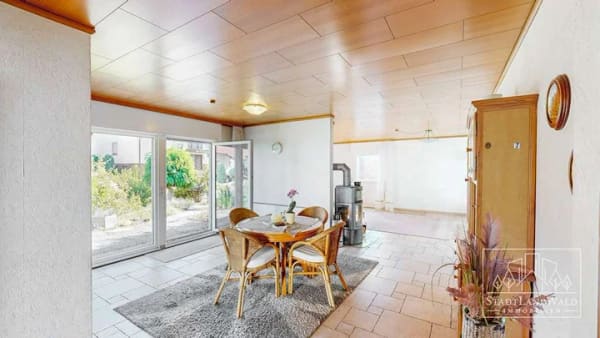 Immobilie in Fischbach bei Dahn - Bungalow am Waldrand von Fischbach – Terrasse, Balkon, Garage und Blick ins Grüne - Bild 3