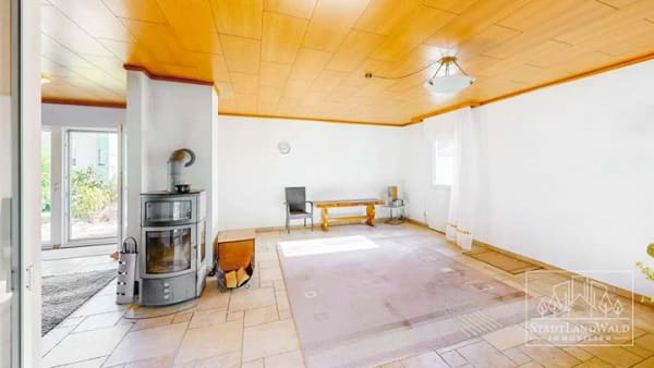 Immobilie in Fischbach bei Dahn - Bungalow am Waldrand von Fischbach – Terrasse, Balkon, Garage und Blick ins Grüne - Bild 4