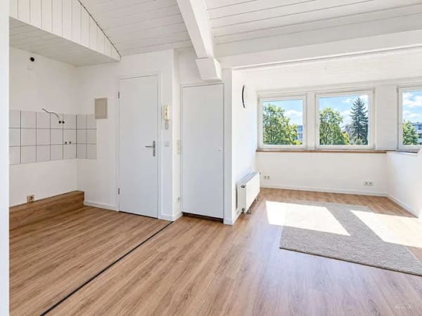 Immobilie in Krefeld - CHARMANTE DACHGESCHOSSWOHNUNG IM DENKMALGESCHÜTZTEM ALTBAU ZU KAUFEN!
 - Bild 3