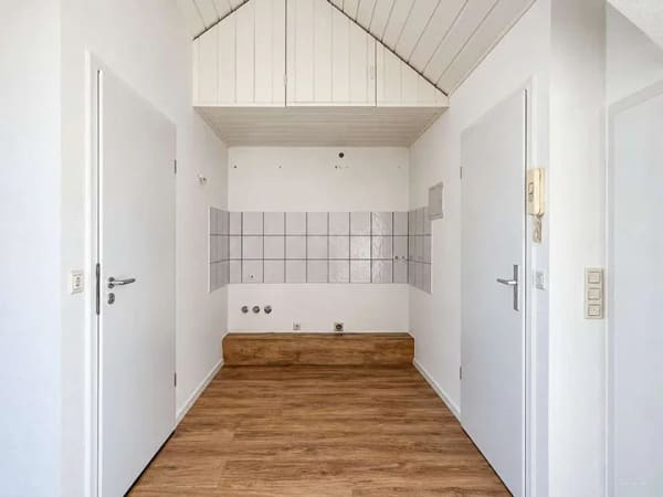 Immobilie in Krefeld - CHARMANTE DACHGESCHOSSWOHNUNG IM DENKMALGESCHÜTZTEM ALTBAU ZU KAUFEN!
 - Bild 4