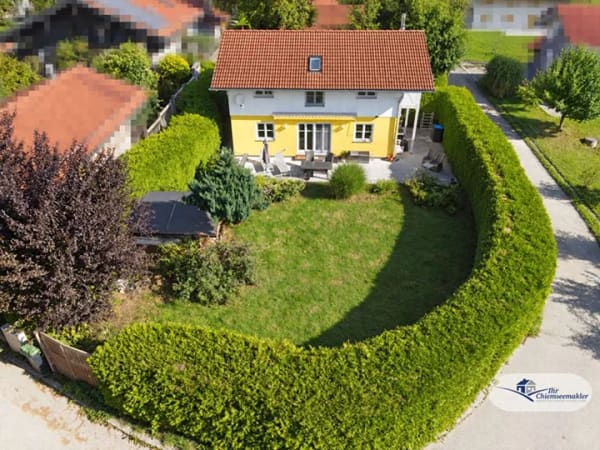 Immobilie in Frasdorf - Wohnen mit Charakter: Gepflegtes Einfamilienhaus mit Rundum-Terrasse, Galerie und Kaminofen - Bild 0