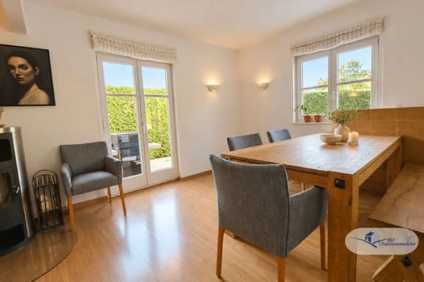 Immobilie in Frasdorf - Wohnen mit Charakter: Gepflegtes Einfamilienhaus mit Rundum-Terrasse, Galerie und Kaminofen - Bild 3