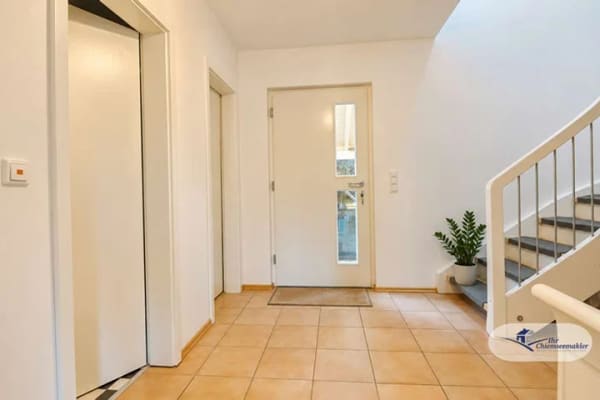 Immobilie in Frasdorf - Wohnen mit Charakter: Gepflegtes Einfamilienhaus mit Rundum-Terrasse, Galerie und Kaminofen - Bild 4