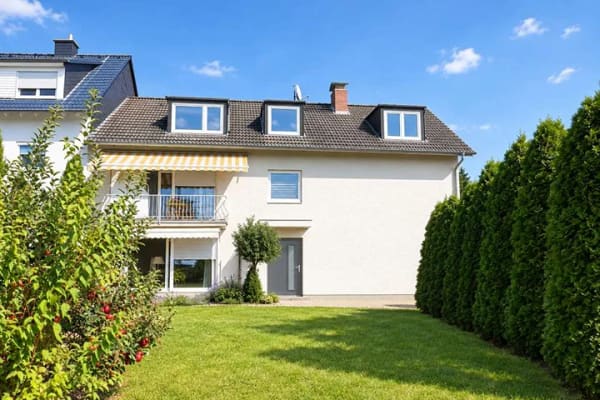 Immobilie in Oestrich-Winkel - Rheingau-Idylle mit Schlossblick – attraktives Dreifamilienhaus in Mittelheim - Bild 0