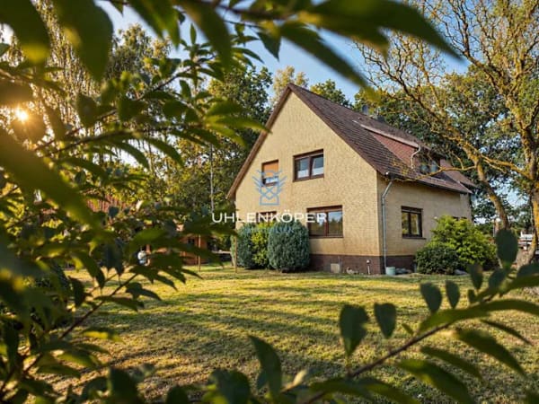 Immobilie in Suderburg - Viel Ruhe, viel Privatsphäre: Gepflegtes Zweifamilienhaus in Suderburg - Bild 0