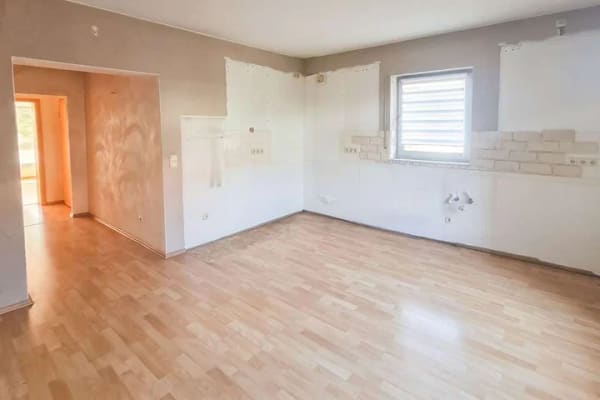 Immobilie in Hösbach - Gepflegtes stattliches Zweifamilienhaus mit Nebengebäude und schönem Garten - Bild 4