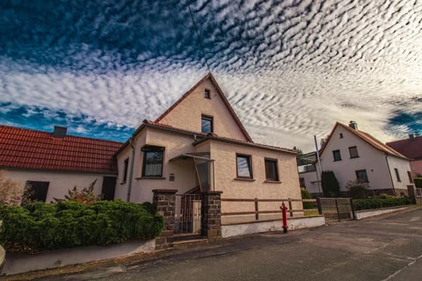 Immobilie in Krölpa - Großes Grundstück, viel Ruhe – Einfamilienhaus mit Garten & Blick zum Pinsenberg - Bild 0