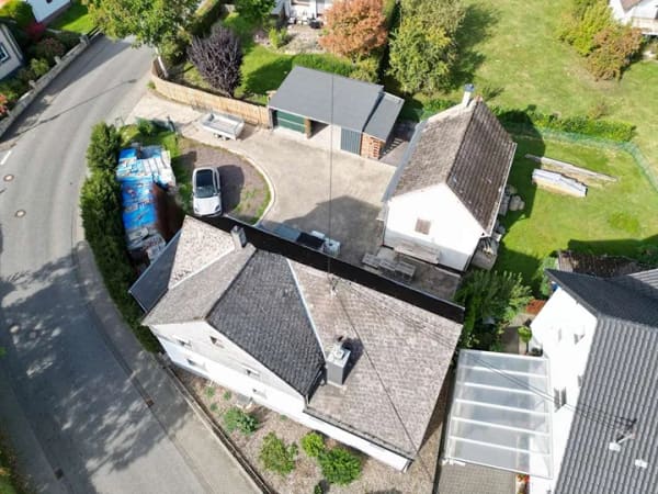Immobilie in Dernbach - Gepflegtes Einfamilienhaus mit Hof in Dernbach, super Lage - Bild 1