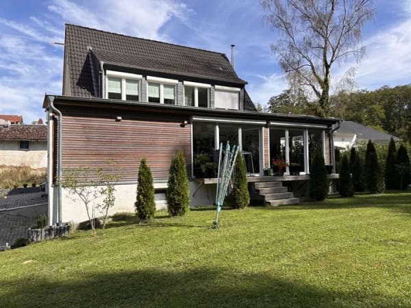 Immobilie in Idstein - Freistehendes EFH mit 180 m² - auch teilbar in 2 Wohnungen + gr. Garten Idstein-Wörsdorf € 500.000,- - Bild 0