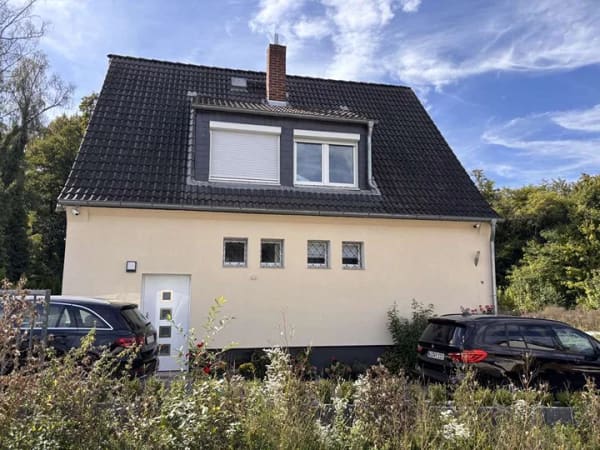 Immobilie in Idstein - Freistehendes EFH mit 180 m² - auch teilbar in 2 Wohnungen + gr. Garten Idstein-Wörsdorf € 500.000,- - Bild 1