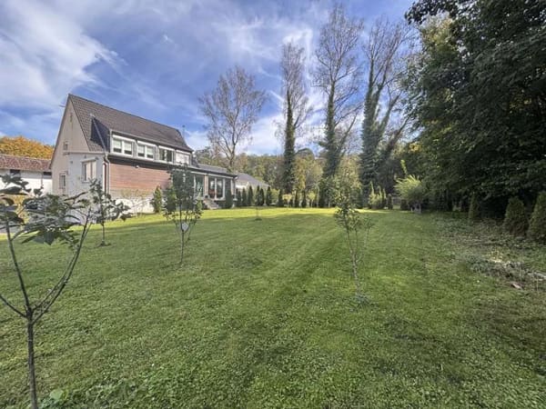 Immobilie in Idstein - Freistehendes EFH mit 180 m² - auch teilbar in 2 Wohnungen + gr. Garten Idstein-Wörsdorf € 500.000,- - Bild 2