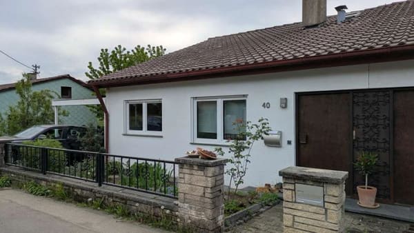 Immobilie in Ohmden - Haus mit vielen Extras: Bosch-Wärmepumpe, PV-Anlage, Kachelofen, Sauna, Sonnenterrasse, Aussicht... - Bild 2