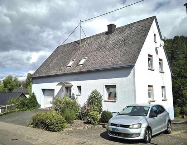 Immobilie in Morbach - Rapperath: 1-2 Familienhaus mit Garage, Stellplätzen und Garten in sonniger Ortsrandlage - Bild 1