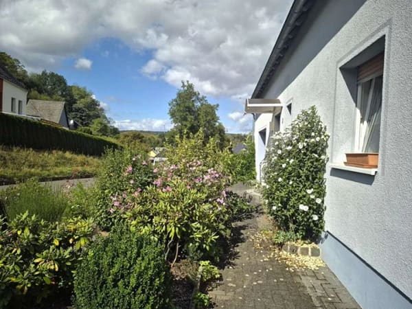 Immobilie in Morbach - Rapperath: 1-2 Familienhaus mit Garage, Stellplätzen und Garten in sonniger Ortsrandlage - Bild 3