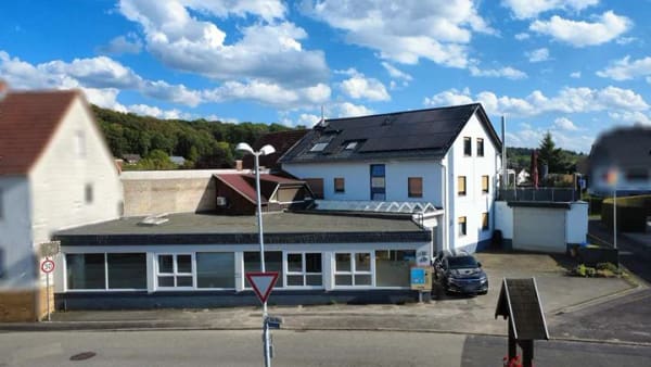 Immobilie in Biebertal - Großzügiges Mehrfamilienhaus mit außergewöhnlichem Flächenangebot und vielseitigem Potenzial - Bild 2