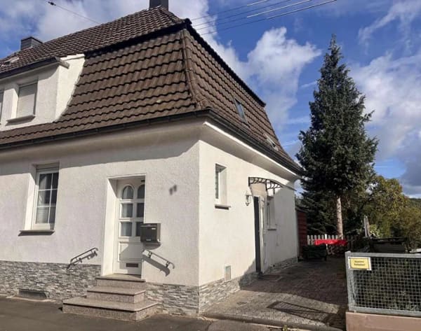 Immobilie in Mittelhof - Kompakte Doppelhaushälfte in zentraler Lage von Wissen - Bild 1