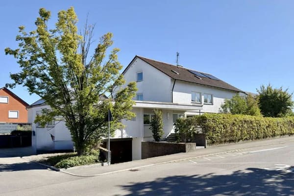 Immobilie in Dettingen unter Teck - Repräsentatives Mehrfamilienhaus mit 
außergewöhnlicher Großzügigkeit - Bild 0