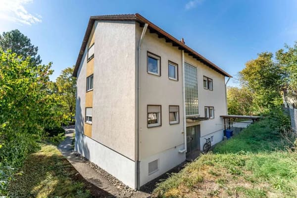 Immobilie in Rottweil - Sechs Wohnungen, fest vermietet - Mehrfamilienhaus in Rottweil als Anlageobjekt - Bild 2