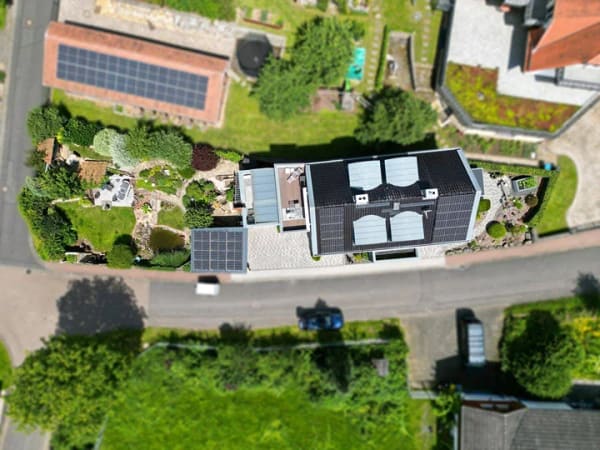 Immobilie in Eichenzell - Wenn Haus und Garten gleichermaßen überzeugen: Willkommen in Rhönshausen. - Bild 1