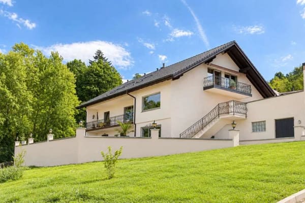 Immobilie in Mönchberg - Wohnen mit Panorama-Blick, großzügigem Raumangebot und vielseitigen Nutzungsmöglichkeiten - Bild 0