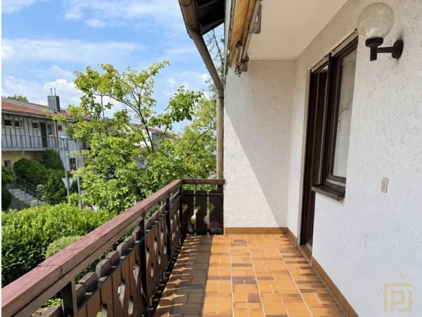 Immobilie in Neutraubling - Doppelhaushälfte mit Einliegerwohnung – ca. 182 m², zwei Wohneinheiten und Potenzial - Bild 2