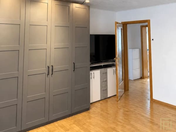 Immobilie in Neutraubling - Doppelhaushälfte mit Einliegerwohnung – ca. 182 m², zwei Wohneinheiten und Potenzial - Bild 3