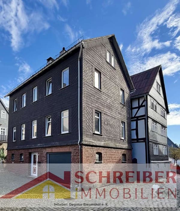 Immobilie in Bad Laasphe - Kaufen, einziehen, wohlfühlen. Renoviertes Haus in der Altstadt mit separatem Garten zu verkaufen - Bild 0