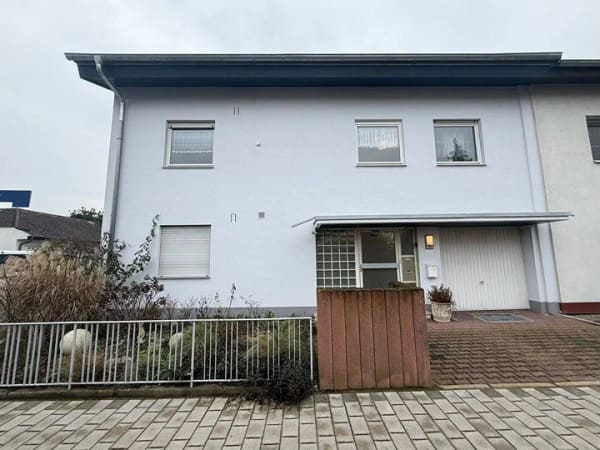 Immobilie in Ilvesheim - Gepflegtes Zweifamilienhaus mit Garten und Garage in Ilvesheim - Bild 0