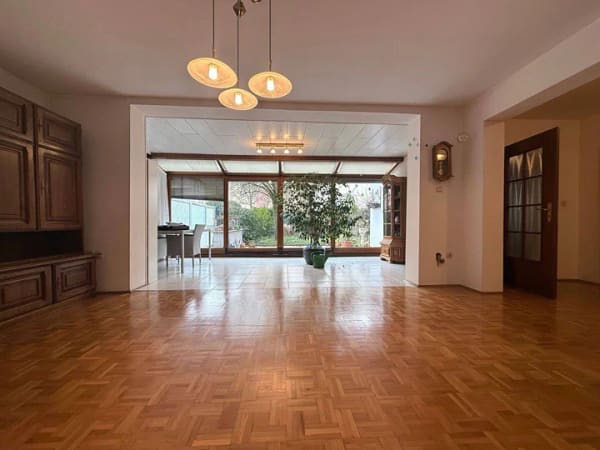 Immobilie in Ilvesheim - Gepflegtes Zweifamilienhaus mit Garten und Garage in Ilvesheim - Bild 1