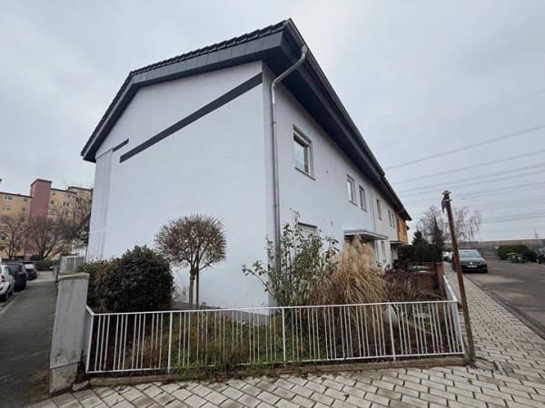 Immobilie in Ilvesheim - Gepflegtes Zweifamilienhaus mit Garten und Garage in Ilvesheim - Bild 2