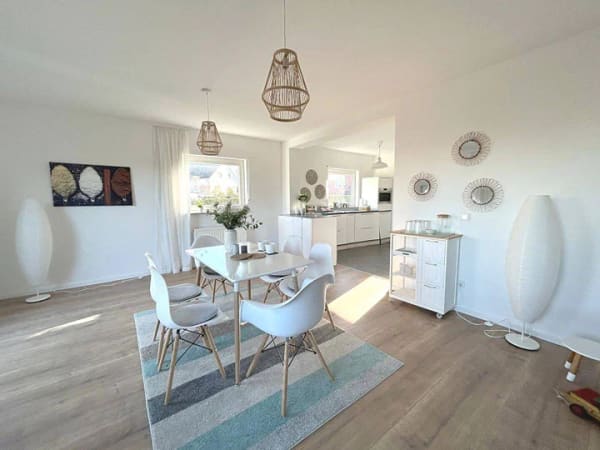 Immobilie in Osburg - Top saniertes Einfamilienhaus mit großem Garten und 221 m² Wohnfläche - einzugsbereit! - Bild 1
