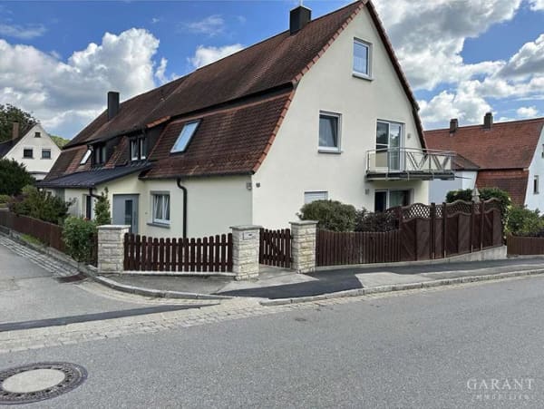 Immobilie in Spalt - Willkommen in Ihrer neuen Doppelhaushälfte in Spalt - charmant, großzügig und vielseitig nutzbar - Bild 0