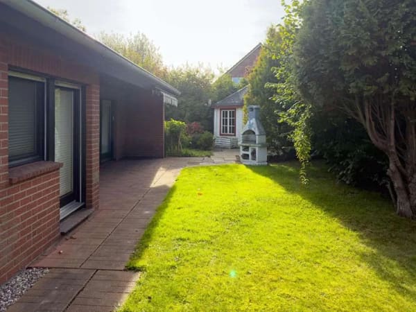 Immobilie in Kronprinzenkoog - Gepflegter Bungalow in Marne mit neuem Dach, uneinsehbarem Garten, Kamin und PV Anlage - Bild 2
