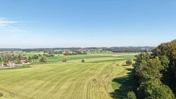 Immobilie in Grabenstätt - Attraktives Einfamilienhaus mit 2 separaten Einliegerwohnungen in ruhiger Lage von Grabenstätt - Bild 1