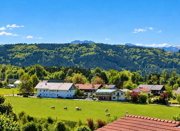 Immobilie in Bad Endorf - Sonnige 1-Zimmer-DG-Wohnung mit Südbalkon, Panoramablick & TG-Stellplatz - Bild 0