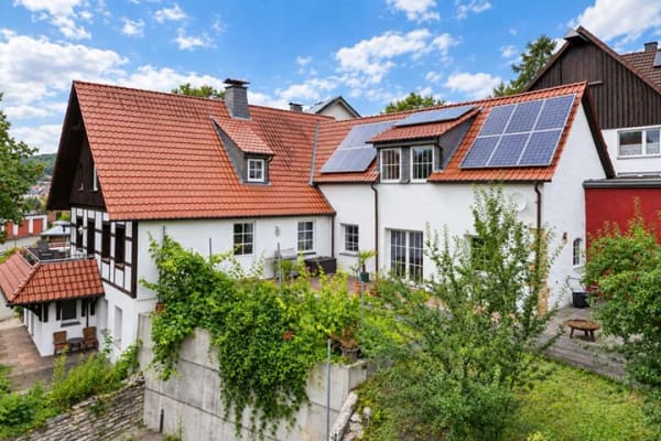 Immobilie in Bad Driburg - Fachwerk trifft Wohnkomfort – großzügiges Zuhause mit Einliegerwohnung in Bad Driburg-Neuenheerse - Bild 0