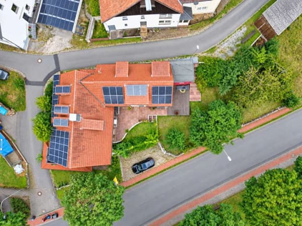 Immobilie in Bad Driburg - Fachwerk trifft Wohnkomfort – großzügiges Zuhause mit Einliegerwohnung in Bad Driburg-Neuenheerse - Bild 1