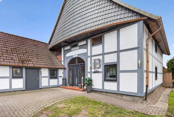 Immobilie in Nienstädt - Fachwerk-Charakter trifft großzügiges Wohnen – Einfamilienhaus mit Pool in Nienstädt - Bild 0