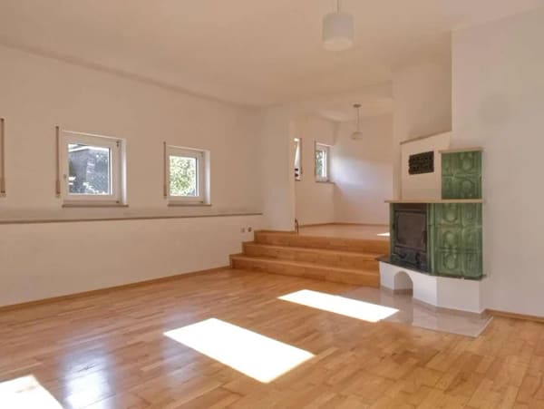 Immobilie in Wiesenttal - Provisionsfreie 3,5-Zimmer-Terrassenwohnung mit Einbauküche & Ausblick ins Grüne | Muggendorf - Bild 3
